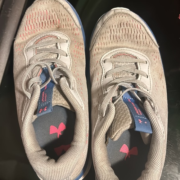 Under Armour shoes - Picture 3 of 5